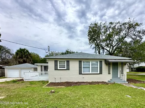 350 Trout River Dr, Jacksonville, FL 32208