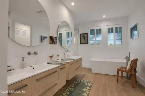 Bath - 143 Washington St, Saint Augustine, FL 32084 photo 2 of 4