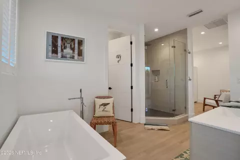 Bath - 143 Washington St, Saint Augustine, FL 32084 photo 3 of 4