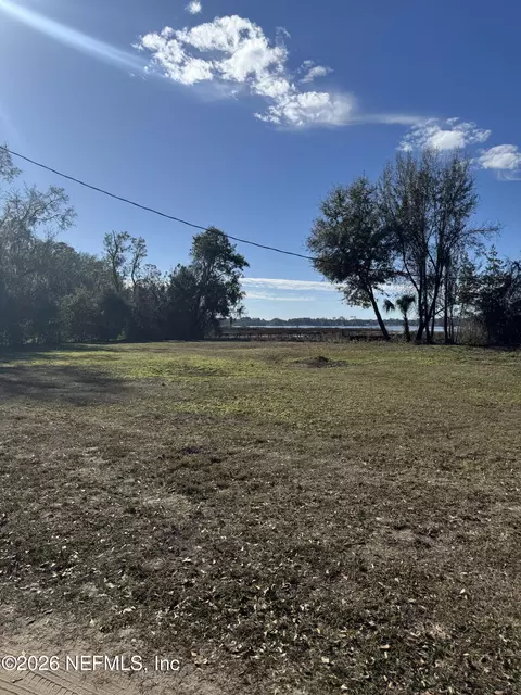 211 Walker Dr, Interlachen, FL 32148 photo 3