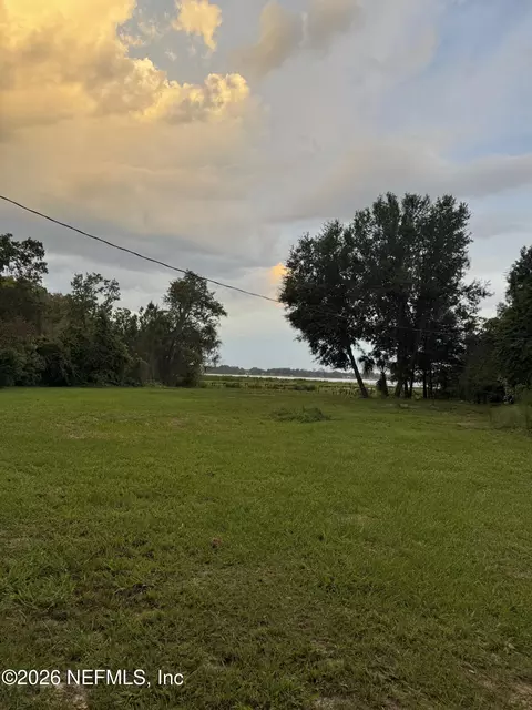 211 Walker Dr, Interlachen, FL 32148 photo 2