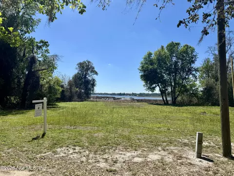 211 Walker Dr, Interlachen, FL 32148 photo 2