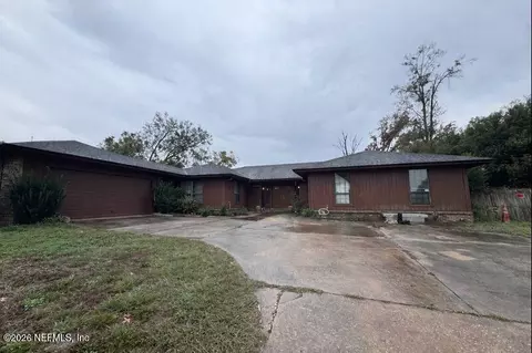 2275 Foxwood Dr, Orange Park, FL 32073