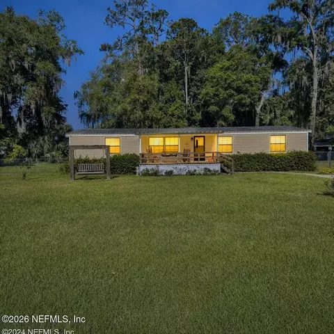 105 George Ave, Interlachen, FL 32148