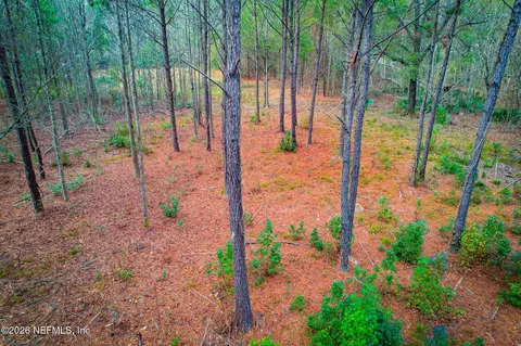 27 Ratliff Rd, Callahan, FL 32011