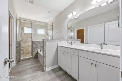 Bath - 95 Strobe Ct, Saint Augustine, FL 32095 photo 1 of 2