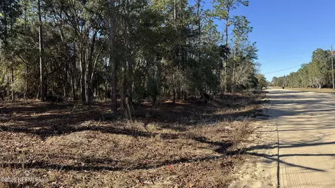 131 Spring Lake Dr, Interlachen, FL 32148 photo 2