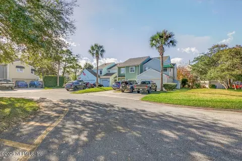 320 Sunrise Cir, Neptune Beach, FL 32266