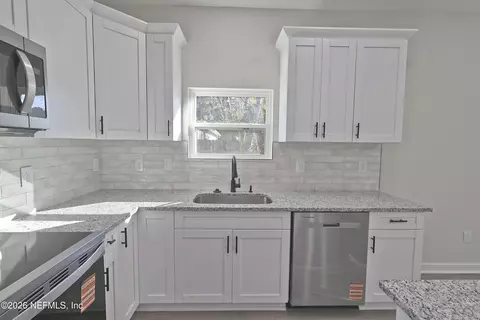 Kitchen - 30 Delmonte St, Baldwin, FL 32234 photo 2 of 4