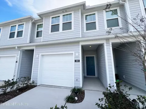 585 Holly Lakes Dr, Orange Park, FL 32073