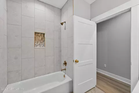 Bath - 464 E Shuey Ave, Macclenny, FL 32063 photo 1 of 5