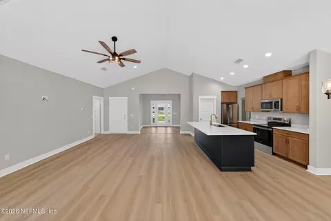 Living - 464 E Shuey Ave, Macclenny, FL 32063 photo 4 of 6