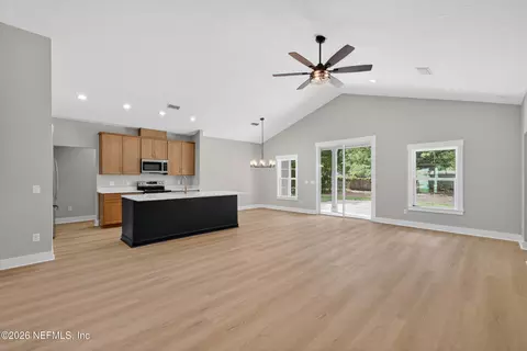 Living - 464 E Shuey Ave, Macclenny, FL 32063 photo 2 of 6