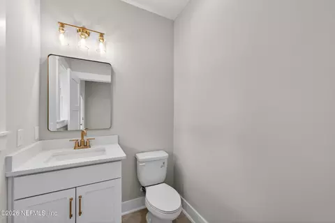 Bath - 464 E Shuey Ave, Macclenny, FL 32063 photo 2 of 4