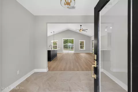 Entry Way - 464 E Shuey Ave, Macclenny, FL 32063 photo 1 of 4