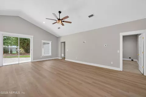 Living - 464 E Shuey Ave, Macclenny, FL 32063 photo 1 of 6