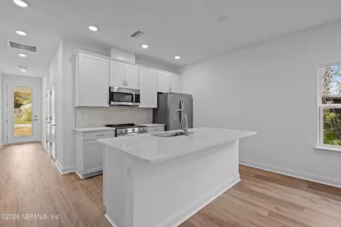 Entry Way - 108 Aspen Rd, Saint Augustine, FL 32086 photo 2 of 2