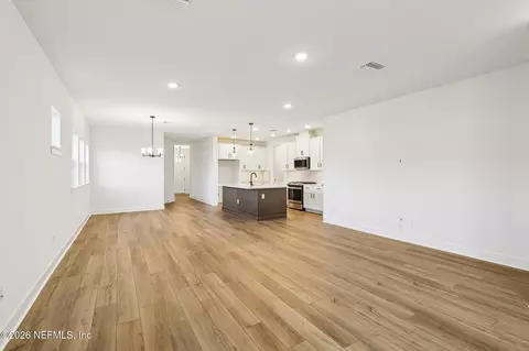 Living - 17 Jamestown Ct, Saint Augustine, FL 32092 photo 6 of 7