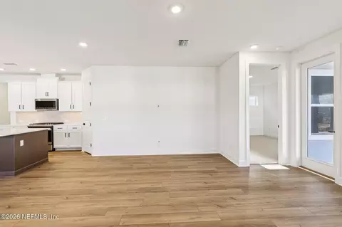 Living - 17 Jamestown Ct, Saint Augustine, FL 32092 photo 5 of 7
