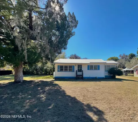 221 Perry St, Pomona Park, FL 32181