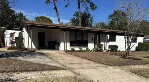 6241 Lenczyk Dr, Jacksonville, FL 32277