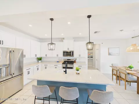 Kitchen - 583 Buttonwood Loop, Yulee, FL 32097 photo 6 of 8