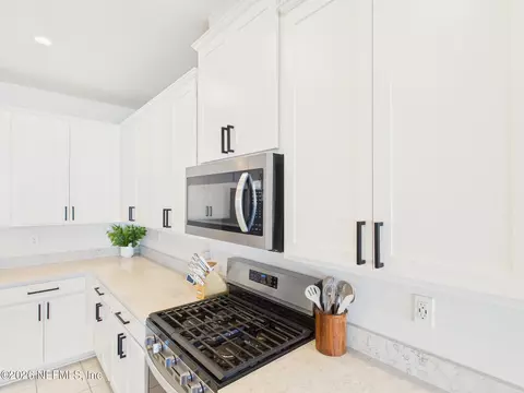 Kitchen - 583 Buttonwood Loop, Yulee, FL 32097 photo 2 of 8