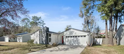 6823 Coralberry Ln N, Jacksonville, FL 32244