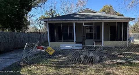 5352 Dodge Rd, Jacksonville, FL 32209