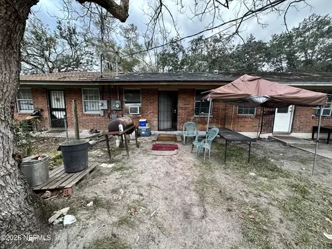 7104 Ken Knight Dr W, Jacksonville, FL 32209
