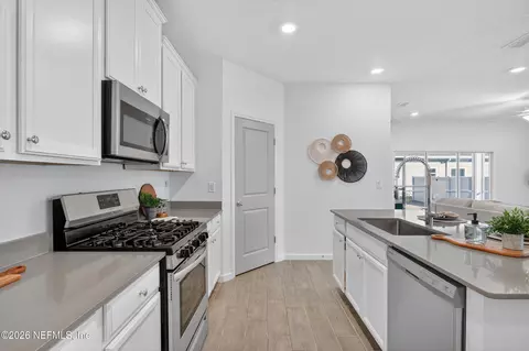 Kitchen - 32 Ren Way, Saint Johns, FL 32259 photo 2 of 4