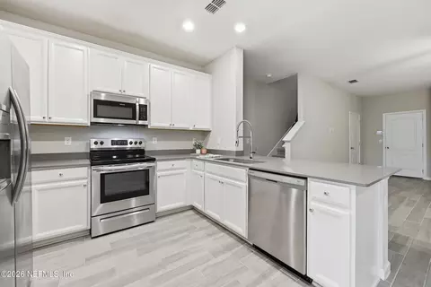 2552 Sandy Dune Dr, Jacksonville, FL 32233