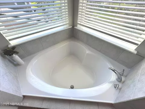 Bath - 244 Willow Lake Dr, Saint Augustine, FL 32092 photo 1 of 15