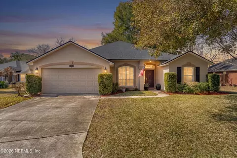 12104 Lake Fern Dr, Jacksonville, FL 32258