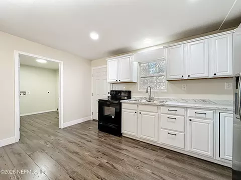 141 Paris St, Interlachen, FL 32148
