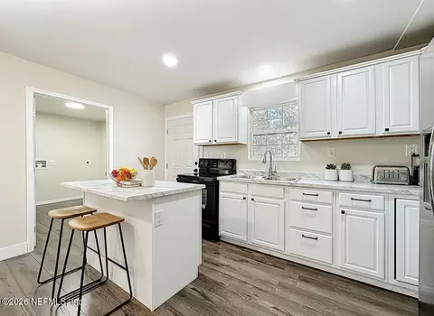 Kitchen - 141 Paris St, Interlachen, FL 32148 photo 1 of 2