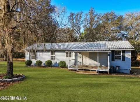 Exterior - 141 Paris St, Interlachen, FL 32148 photo 2 of 11