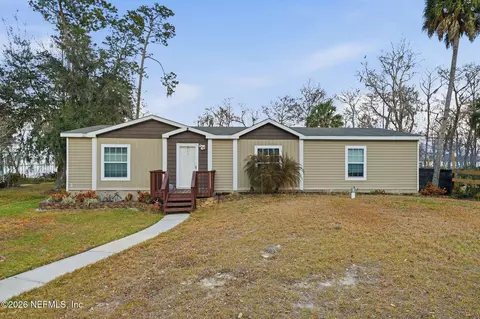 102 Lake Shore Ln, Crescent City, FL 32112