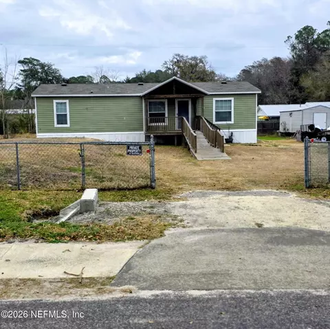 9737 Clinton Ave, Glen Saint Mary, FL 32040