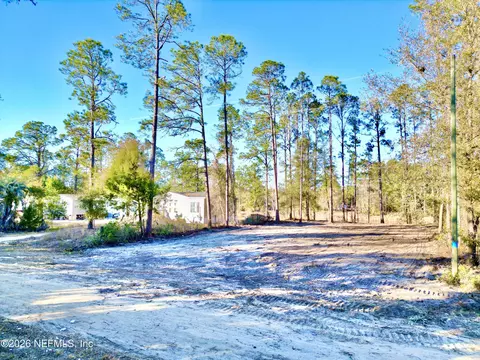 104 Howard Dr, Interlachen, FL 32148