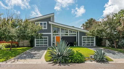 130 Club Dr, Atlantic Beach, FL 32233