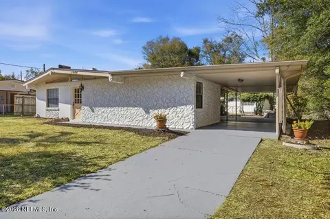1044 Hillock Dr E, Jacksonville, FL 32221