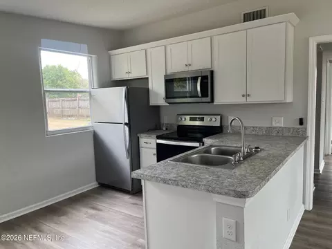 10547 Briarcliff Rd E, Jacksonville, FL 32218