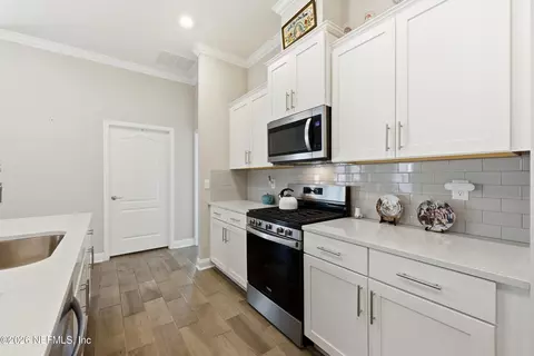 Kitchen - 53 Dovetail Cir, Saint Augustine, FL 32095 photo 3 of 4