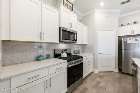 Kitchen - 53 Dovetail Cir, Saint Augustine, FL 32095 photo 4 of 4