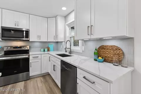 Kitchen - 504 Twenty-third St, Saint Augustine, FL 32084 photo 7 of 9