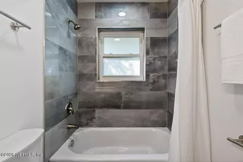 Bath - 504 Twenty-third St, Saint Augustine, FL 32084 photo 3 of 12