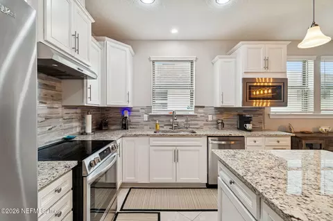 Kitchen - 28 Rock Spring Loop, Saint Augustine, FL 32095 photo 2 of 12