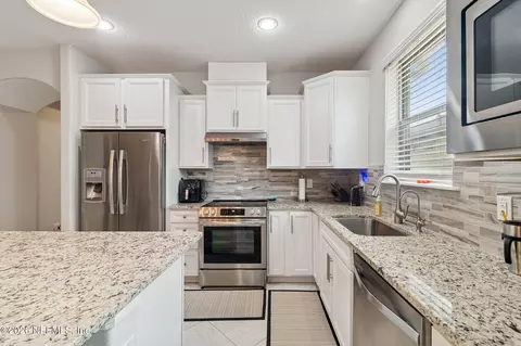 Kitchen - 28 Rock Spring Loop, Saint Augustine, FL 32095 photo 9 of 12