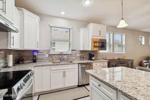 Kitchen - 28 Rock Spring Loop, Saint Augustine, FL 32095 photo 4 of 12